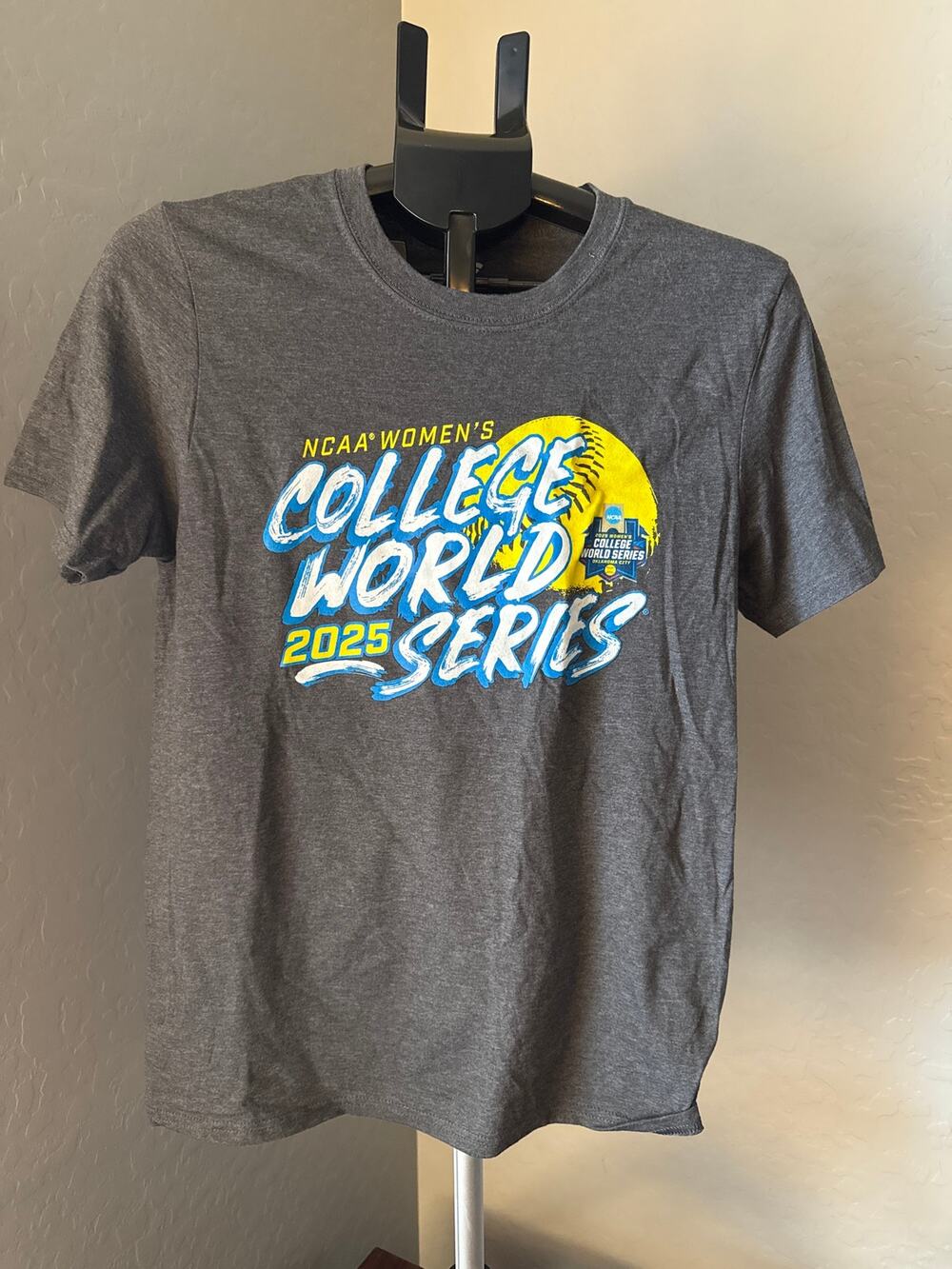 NCAA 2025 Women’s College World Series Fanatics T-Shirt Men’s Small